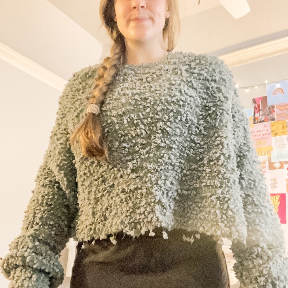 CROPPED FUZZY GREEN SWEATER!!